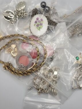 I've Got Lots of Jewelries - Lot 3